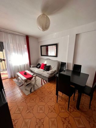 Foto 2 de Venta de piso en calle Doctor Marañon de 3 habitaciones con terraza y muebles