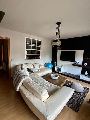 Foto 2 de Dúplex en venda a Venecia - Nueva Alcalá de 2 habitacions amb balcó i aire acondicionat