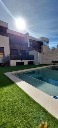 Foto 2 de Casa adosada en venta en La Paloma - Asfain de 4 habitaciones con terraza y piscina