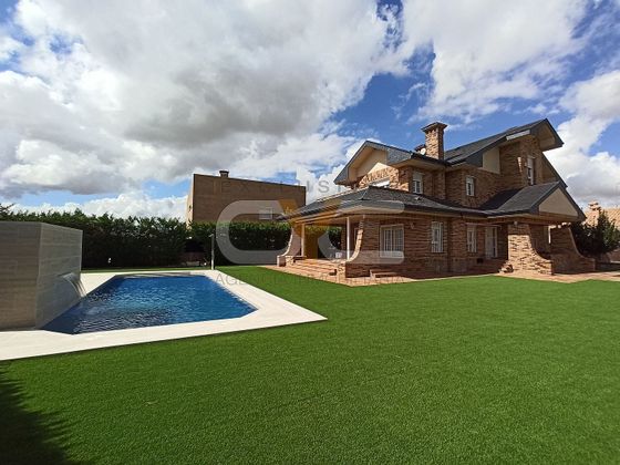 Foto 1 de Xalet en venda a Griñón de 5 habitacions amb terrassa i piscina