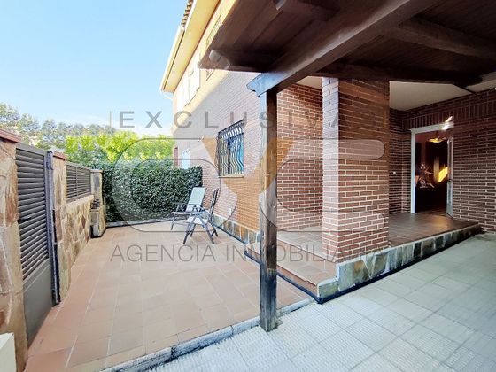 Foto 1 de Casa adossada en venda a Griñón de 4 habitacions amb piscina i garatge