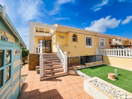 Foto 1 de Casa adossada en venda a Algorfa de 4 habitacions amb terrassa i piscina