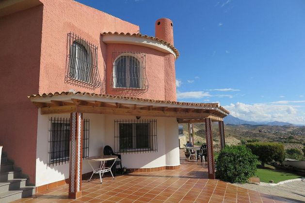 Foto 2 de Xalet en venda a Pueblo Acantilado-Venta Lanuza de 4 habitacions amb terrassa i piscina
