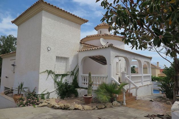 Foto 2 de Xalet en venda a Pueblo Acantilado-Venta Lanuza de 3 habitacions amb terrassa i piscina