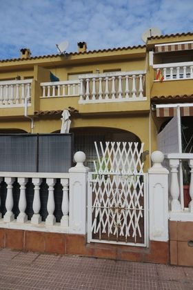 Foto 2 de Venta de casa en Pueblo Acantilado-Venta Lanuza de 2 habitaciones con terraza y piscina
