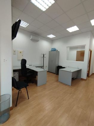 Foto 2 de Oficina en alquiler en El Naranjo con garaje y aire acondicionado