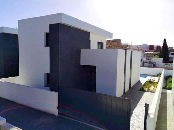 Foto 1 de Casa en venda a avenida La Vía de 4 habitacions amb terrassa i piscina