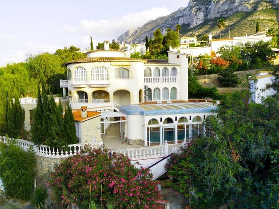 Foto 1 de Venta de chalet en El Montgó de 5 habitaciones con terraza y piscina