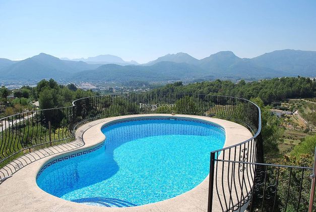 Foto 1 de Venta de chalet en Jalón/Xaló de 3 habitaciones con terraza y piscina