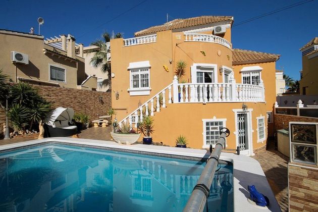 Foto 1 de Venta de chalet en San Miguel de Salinas de 4 habitaciones con terraza y piscina