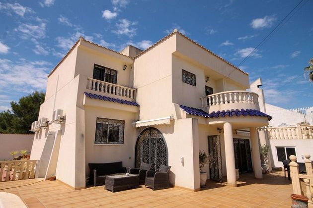 Foto 2 de Venta de chalet en San Miguel de Salinas de 5 habitaciones con terraza y piscina