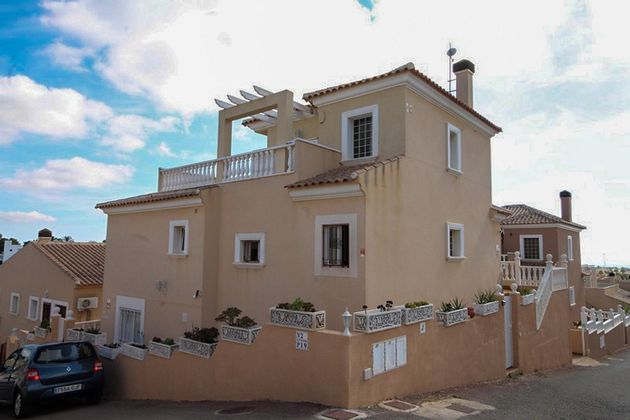 Foto 1 de Venta de casa en San Miguel de Salinas de 5 habitaciones con terraza y piscina
