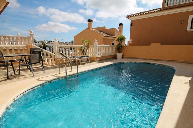Foto 2 de Venta de casa en San Miguel de Salinas de 5 habitaciones con terraza y piscina
