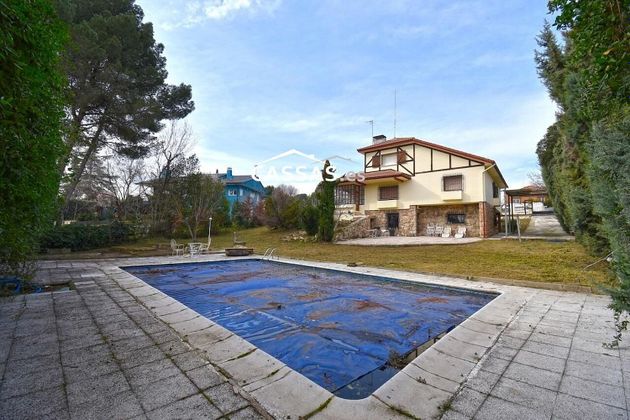 Foto 2 de Xalet en venda a Berrocales de Jarama de 4 habitacions amb terrassa i piscina