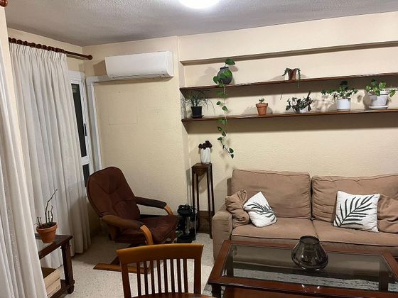 Foto 2 de Piso en alquiler en calle De Haroldo Parres de 4 habitaciones con muebles y balcón