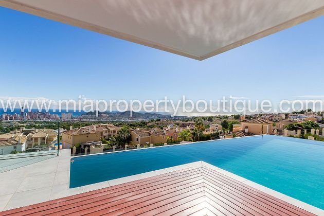 Foto 2 de Chalet en venta en Cala de Finestrat de 9 habitaciones con terraza y piscina