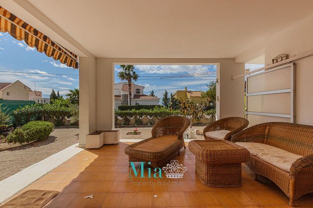 Foto 1 de Chalet en alquiler en Pueblo Español-Coveta Fumá de 4 habitaciones con terraza y piscina