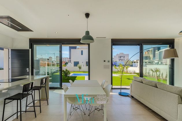 Foto 1 de Casa en venta en Playa Mucha Vista de 3 habitaciones con terraza y piscina