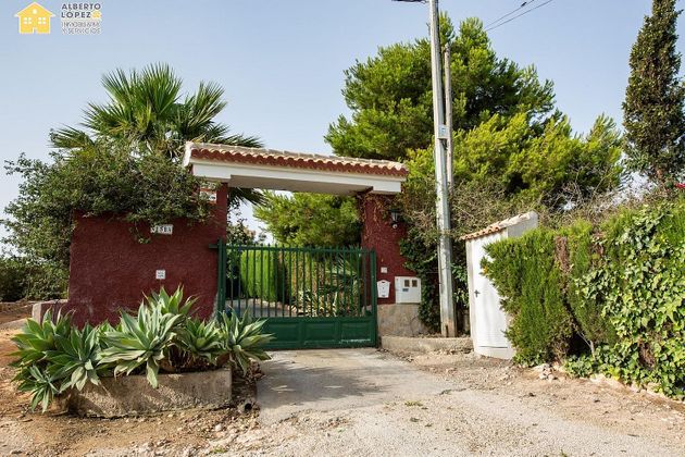 Foto 1 de Xalet en venda a Los Arenales del Sol de 5 habitacions amb terrassa i jardí