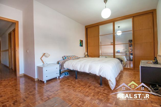 Foto 1 de Piso en venta en Centro - San Fernando de Henares de 4 habitaciones con terraza y calefacción