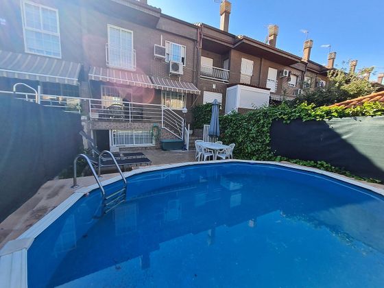 Foto 2 de Casa adossada en venda a Parque Henares de 4 habitacions amb terrassa i piscina