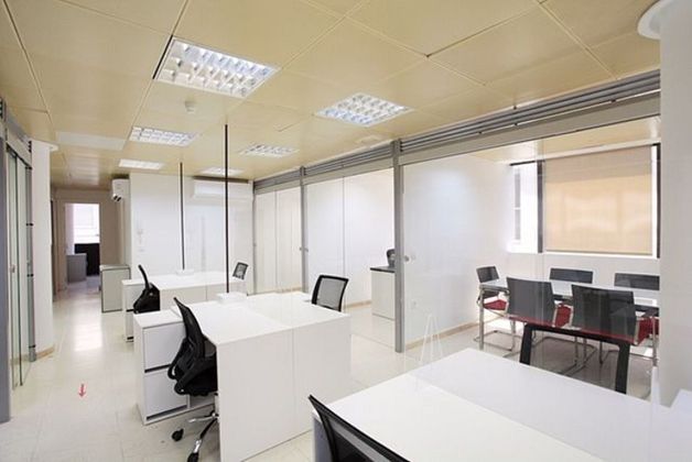 Foto 2 de Oficina en alquiler en Casco Antiguo - Santa Cruz de 310 m²