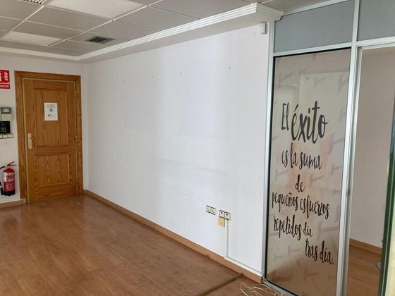 Foto 2 de Oficina en alquiler en Ensanche - Diputación con garaje y aire acondicionado