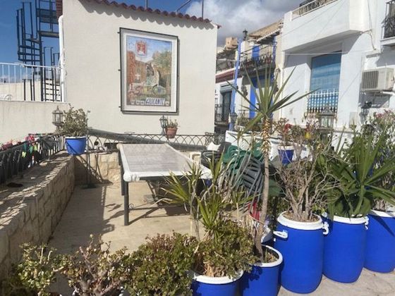 Foto 1 de Casa adosada en venta en Casco Antiguo - Santa Cruz de 2 habitaciones con terraza y aire acondicionado