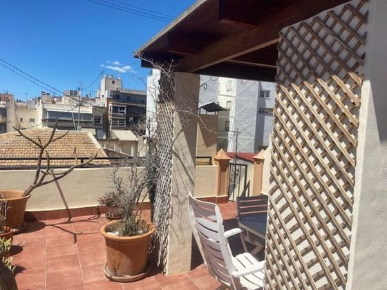 Foto 2 de Àtic en lloguer a calle Díaz Moreu de 3 habitacions amb terrassa i mobles