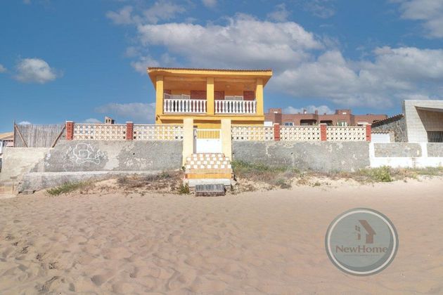 Foto 2 de Xalet en venda a Guardamar Playa de 7 habitacions amb terrassa i garatge