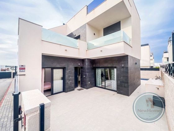 Foto 2 de Casa adossada en venda a Benijófar de 3 habitacions amb terrassa i piscina
