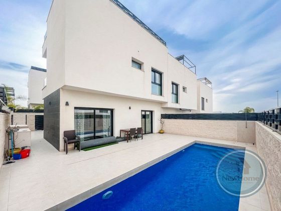 Foto 1 de Casa adossada en venda a Benijófar de 3 habitacions amb terrassa i piscina