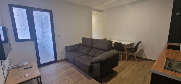 Foto 1 de Alquiler de piso en calle Emérito Maestre de 2 habitaciones con muebles y balcón