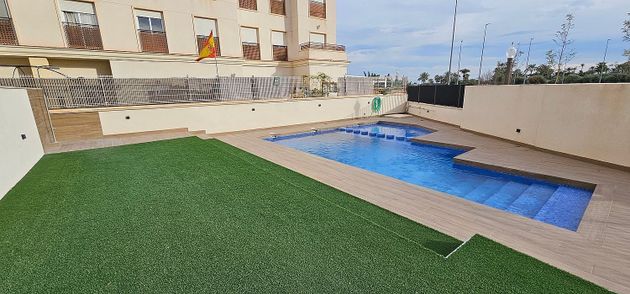 Foto 1 de Pis en venda a calle General Gutiérrez Mellado de 2 habitacions amb terrassa i piscina