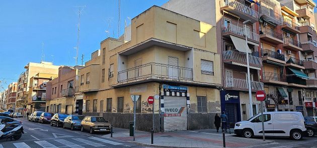 Foto 1 de Venta de edificio en calle Del Capità Antoni Mena de 368 m²