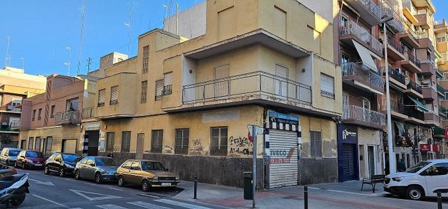 Foto 2 de Edifici en venda a calle Del Capità Antoni Mena de 368 m²