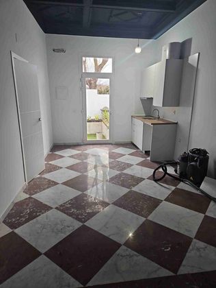 Foto 2 de Alquiler de piso en Urb. Calipo de 2 habitaciones con garaje y jardín