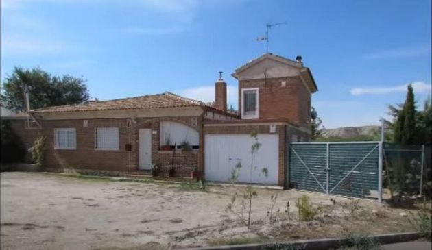 Foto 1 de Xalet en venda a Zarza de Tajo de 5 habitacions amb garatge i jardí