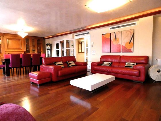 Foto 2 de Alquiler de piso en Benalúa de 4 habitaciones con garaje y muebles