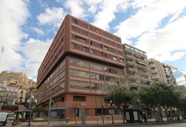 Foto 1 de Venta de piso en Centro - Alicante de 4 habitaciones con aire acondicionado y calefacción
