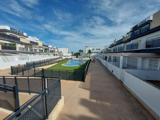 Foto 2 de Piso en venta en Gran Alacant de 3 habitaciones con terraza y piscina