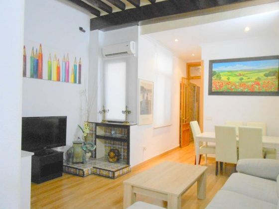 Foto 2 de Piso en alquiler en Casco Antiguo - Santa Cruz de 2 habitaciones con terraza y muebles