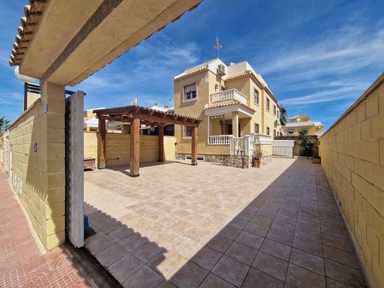 Foto 1 de Casa en venta en Ciudad Quesada de 5 habitaciones con terraza y piscina
