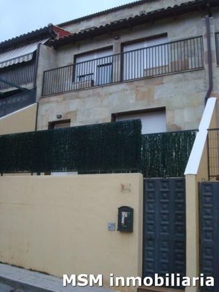 Foto 2 de Casa adossada en venda a calle Del Tio Miguel de 4 habitacions amb terrassa i piscina