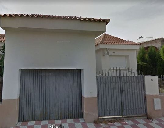Foto 2 de Casa adossada en venda a calle Clavel de 3 habitacions amb terrassa i garatge