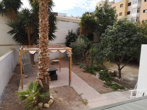 Foto 1 de Venta de piso en San Juan de Alicante/Sant Joan d´Alacant de 2 habitaciones con terraza y jardín