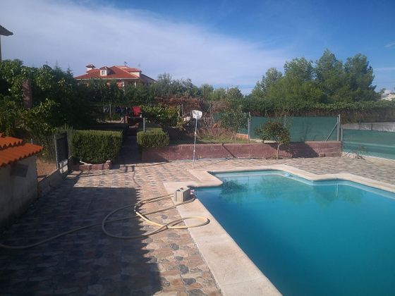 Foto 1 de Venta de chalet en Colmenar de Oreja de 5 habitaciones con piscina y jardín