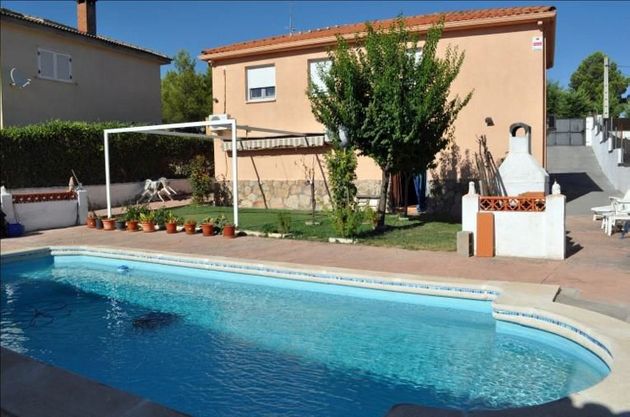 Foto 1 de Xalet en venda a calle Del Olivo de 4 habitacions amb terrassa i piscina