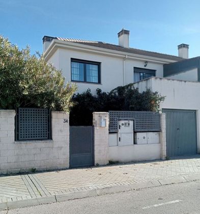 Foto 1 de Casa adossada en venda a La Montaña - El Cortijo de 4 habitacions amb jardí i aire acondicionat