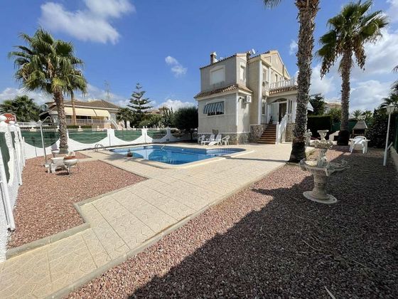 Foto 1 de Venta de casa en Benferri de 4 habitaciones con terraza y piscina